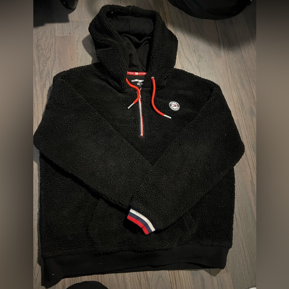 Tommy Hilfiger Sherpa Quarter Zip Hoodie. Fairly Worn, Good Condition. So Cozy!
